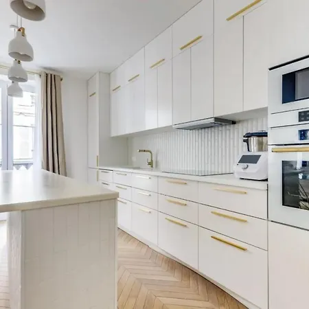 Large And Beautiful Apartment