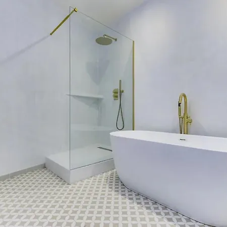 Large And Beautiful Apartment Paris