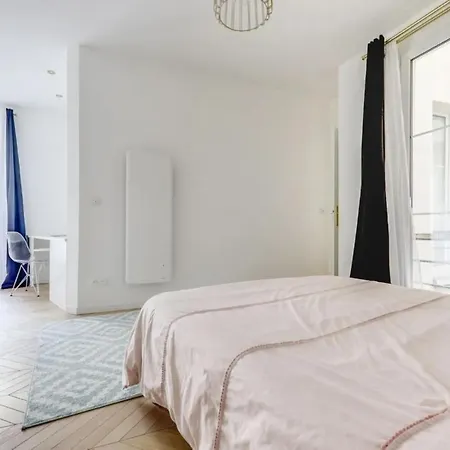 Apartment Large And Beautiful